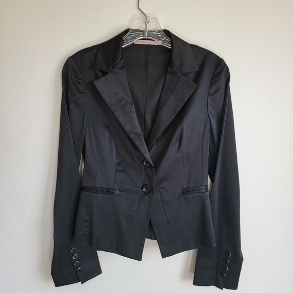 Nuna Lie Black Satin Short Blazer - Picture 4 of 13